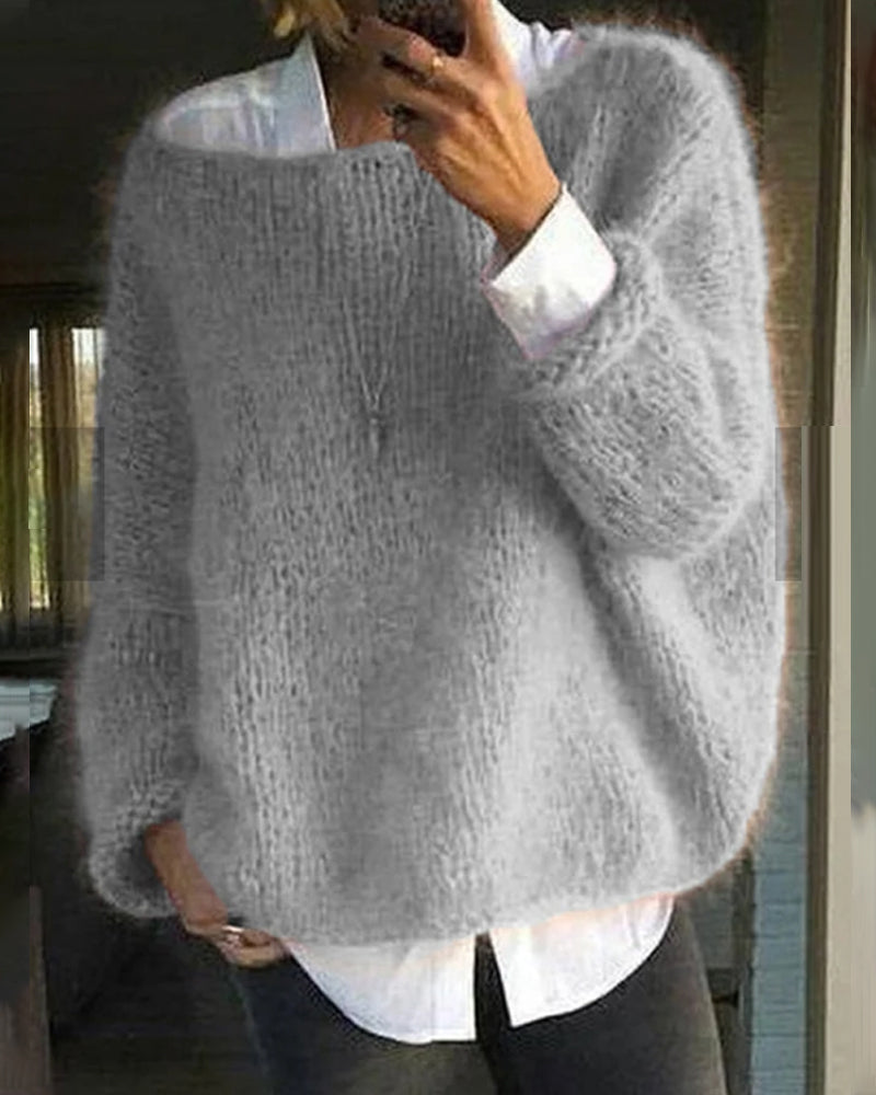 Sweter damski o puszystej fakturze w obszernym kroju