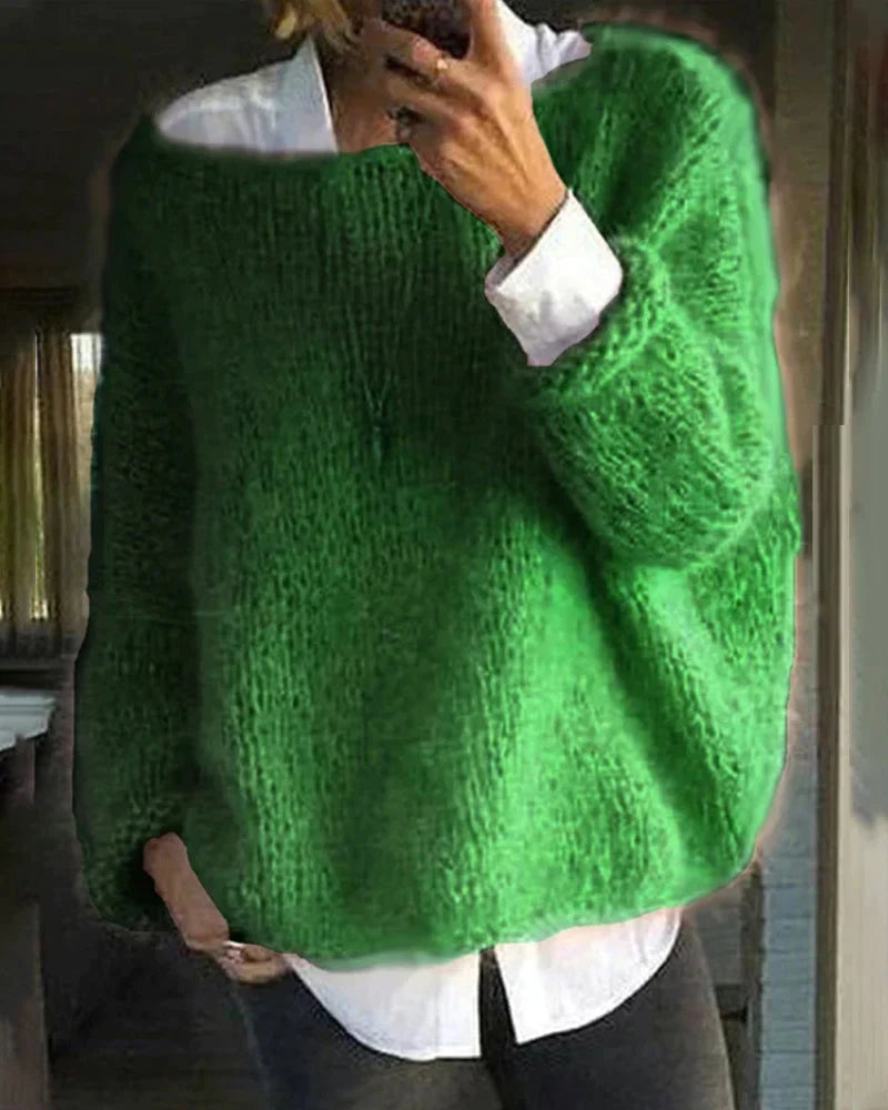 Sweter damski o puszystej fakturze w obszernym kroju