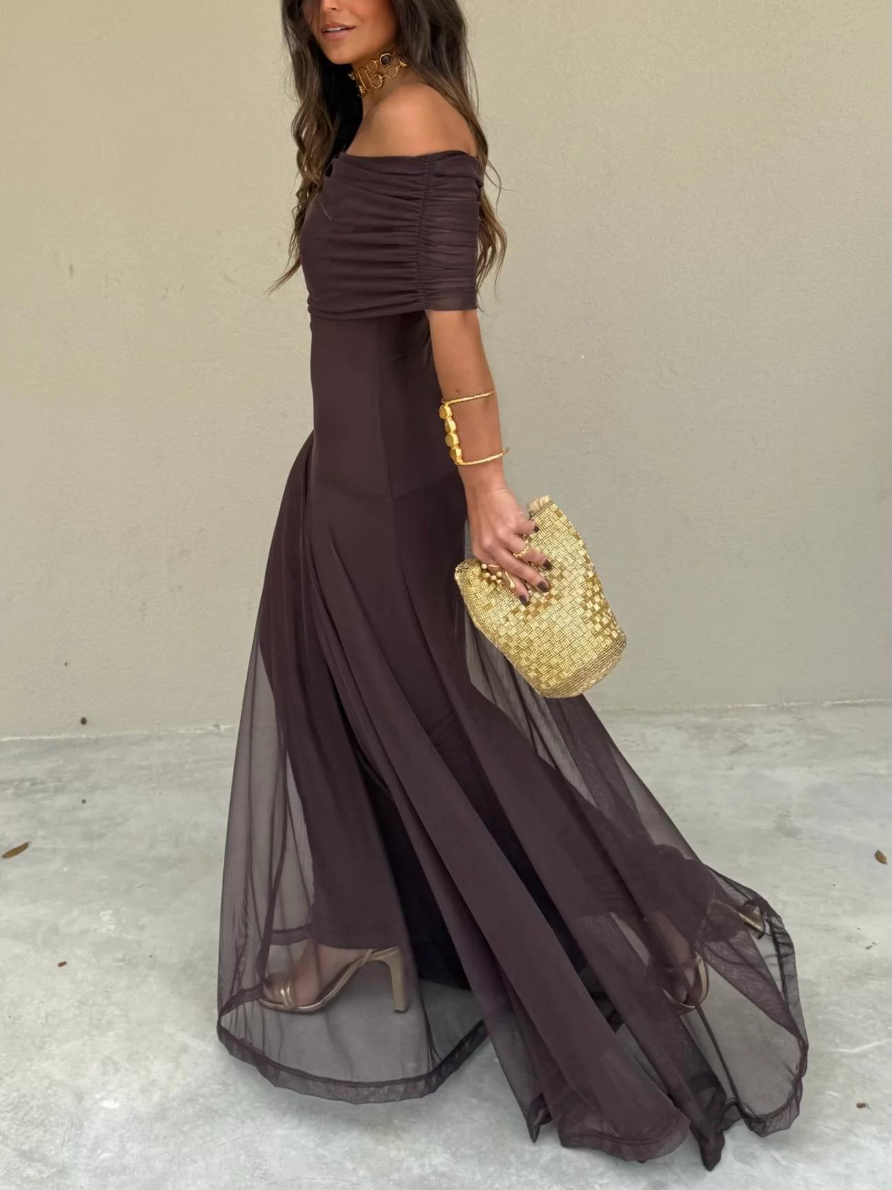Damska Sukienka Maxi z Odkrytymi Ramionami i Marszczonym Stanikiem