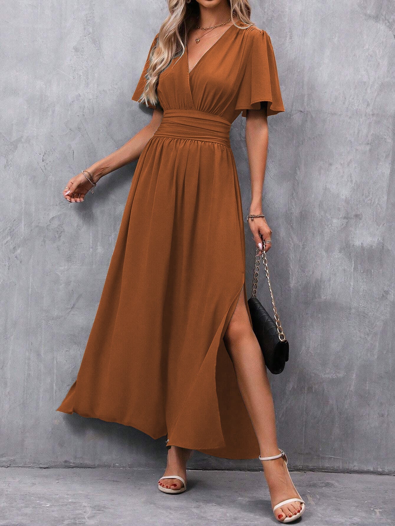 Elegancka sukienka maxi z dekoltem w kształcie v | Letni fason na co dzień i święta