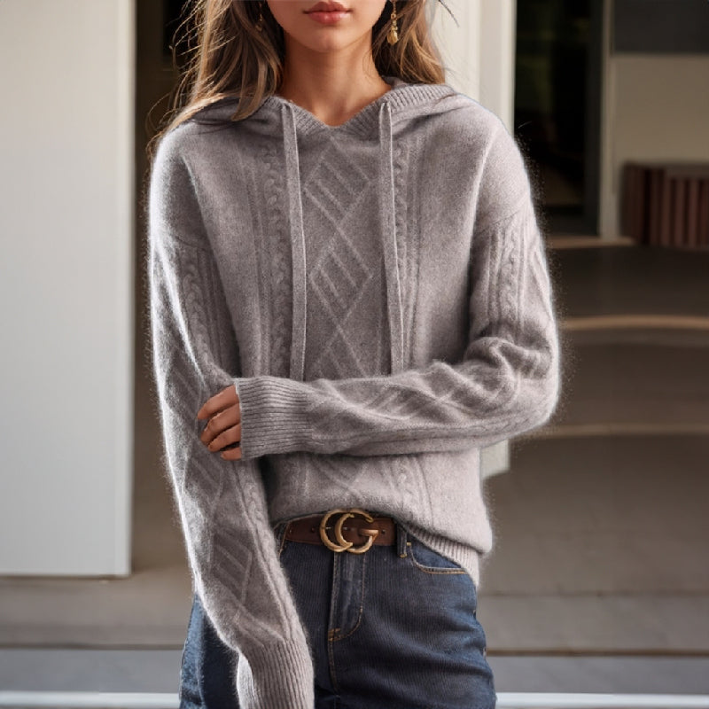 Sweter damski w warkocze z kapturem ściąganym sznurkiem